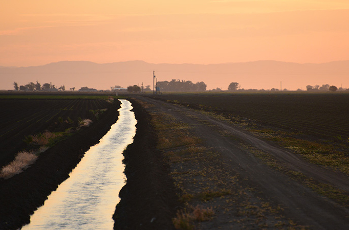 Climate Change Increases Crop Water Demand in San Joaquin Valley, Exacerbating Shortage on Groundwater Supplies