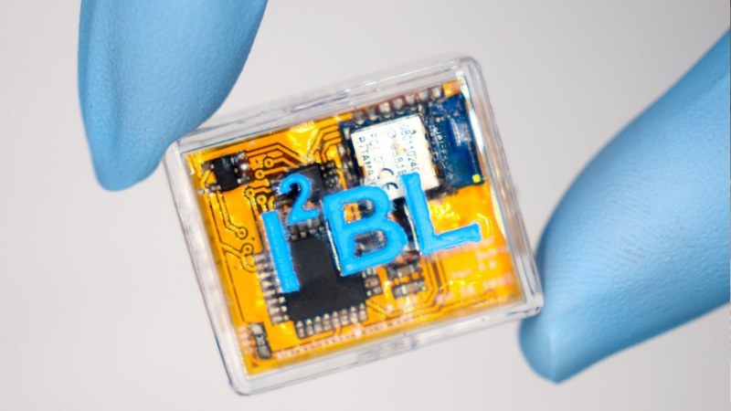 Skin-deep microneedle sensor